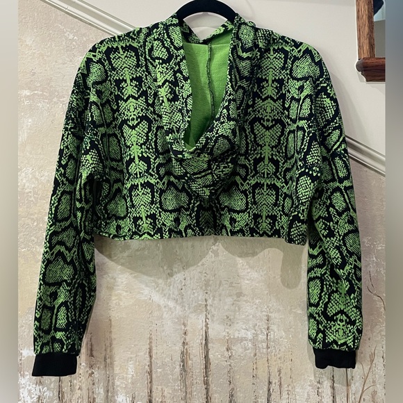 VENUS•100% Cotton•Neon‎ Green Snake Print Cropped Hoodie - Picture 2 of 5
